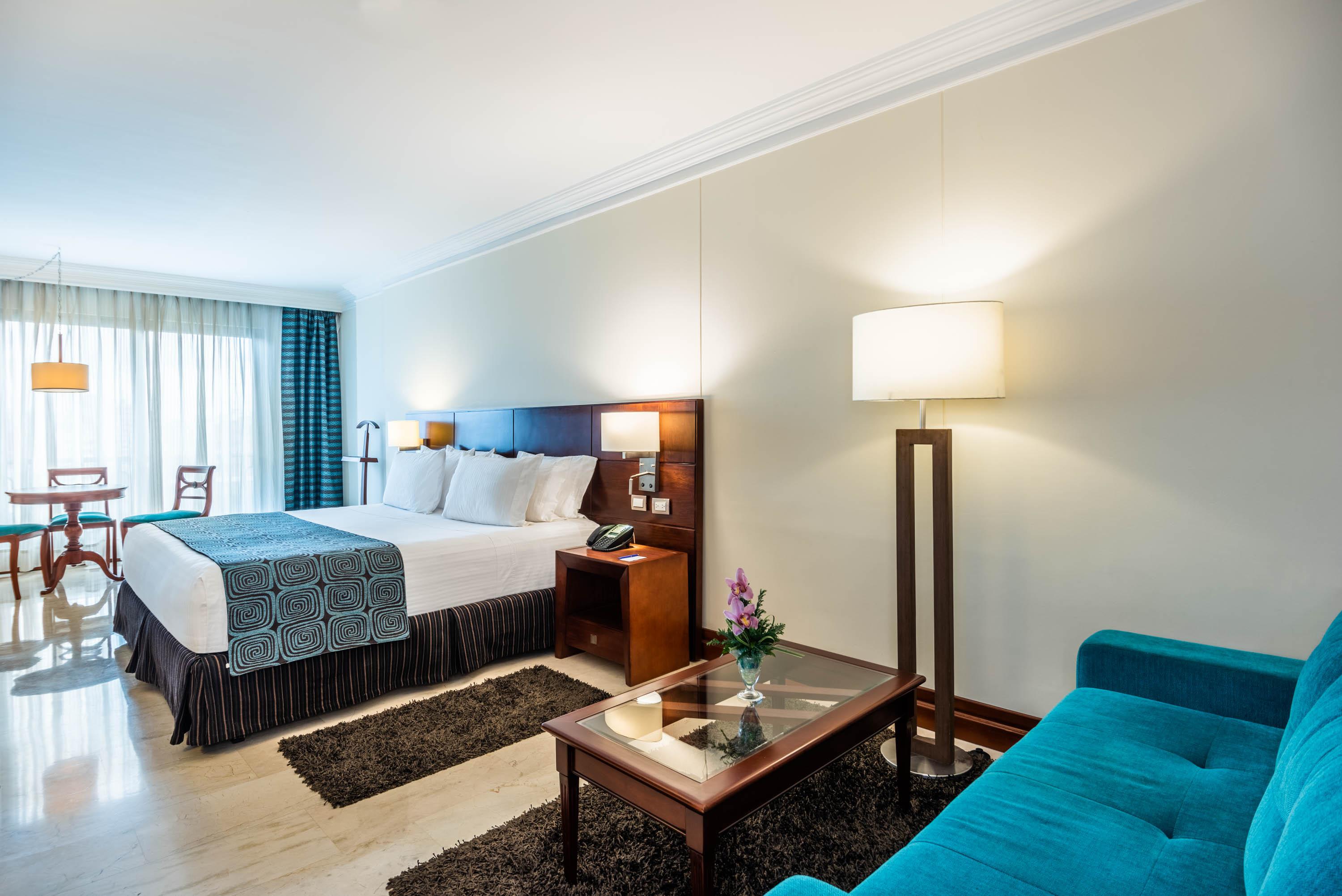 Hotel Dann Carlton Bucaramanga Bagian luar foto A room at the hotel