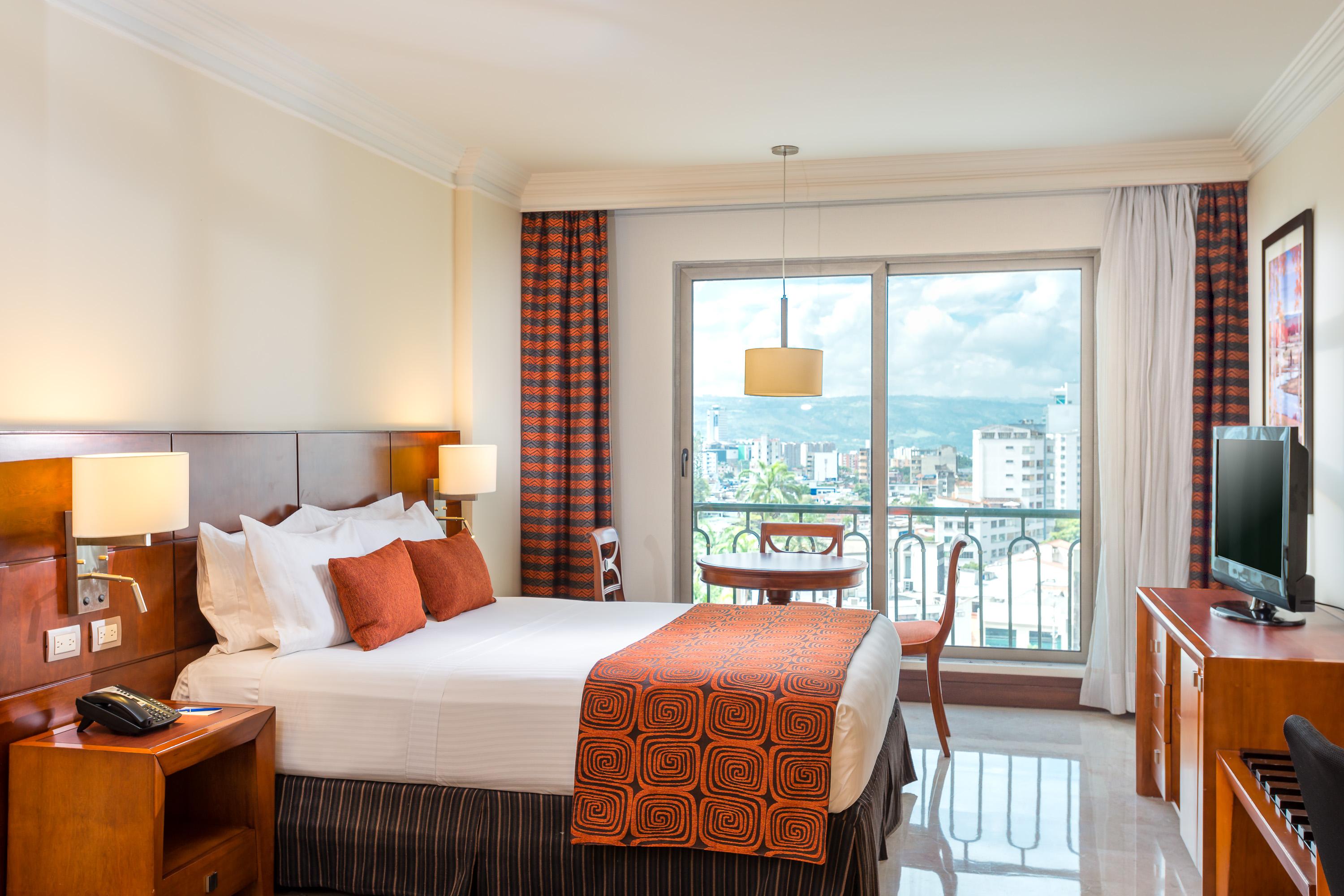 Hotel Dann Carlton Bucaramanga Bagian luar foto A room at the hotel