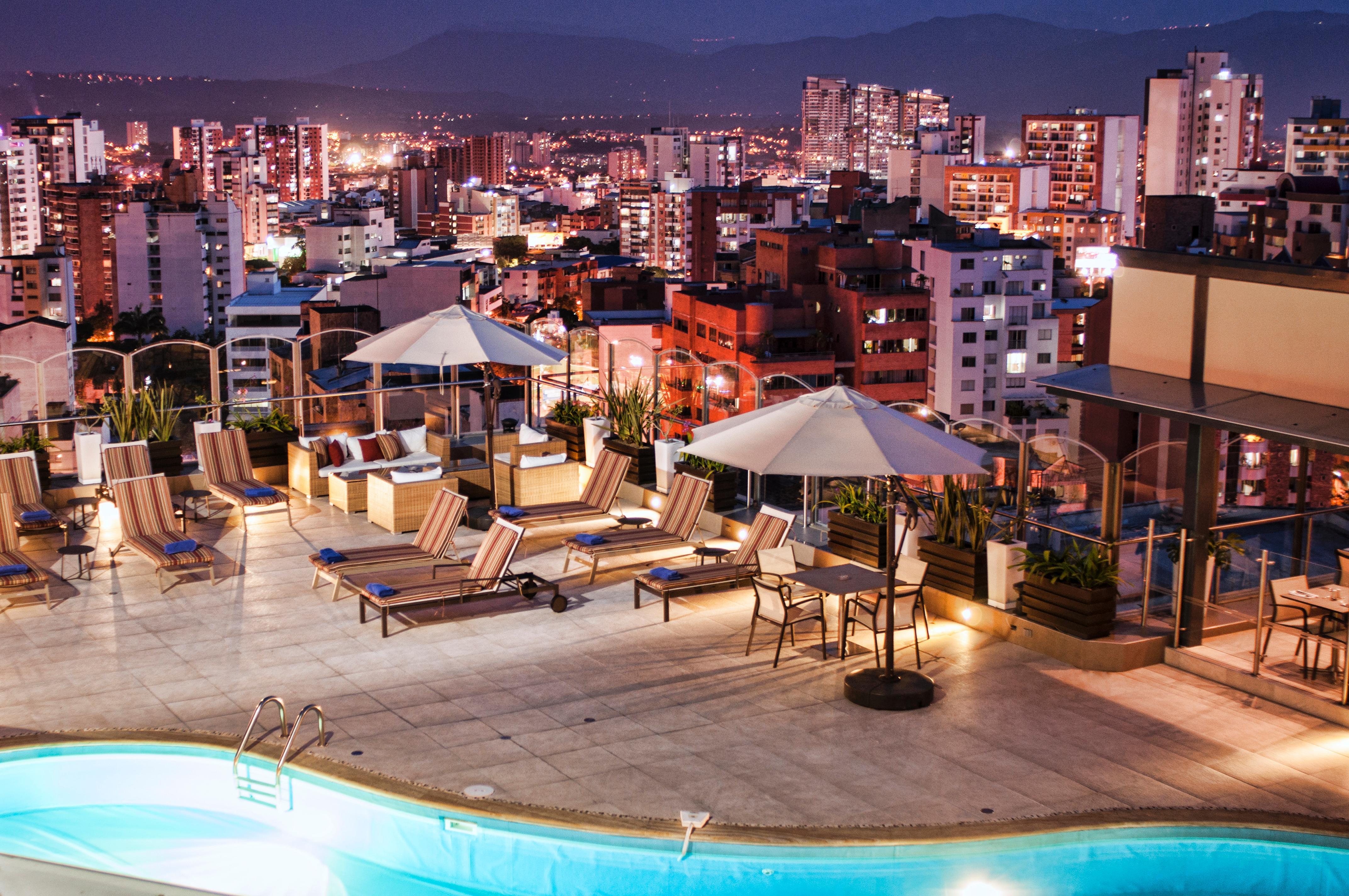 Hotel Dann Carlton Bucaramanga Bagian luar foto View from the hotel's rooftop pool