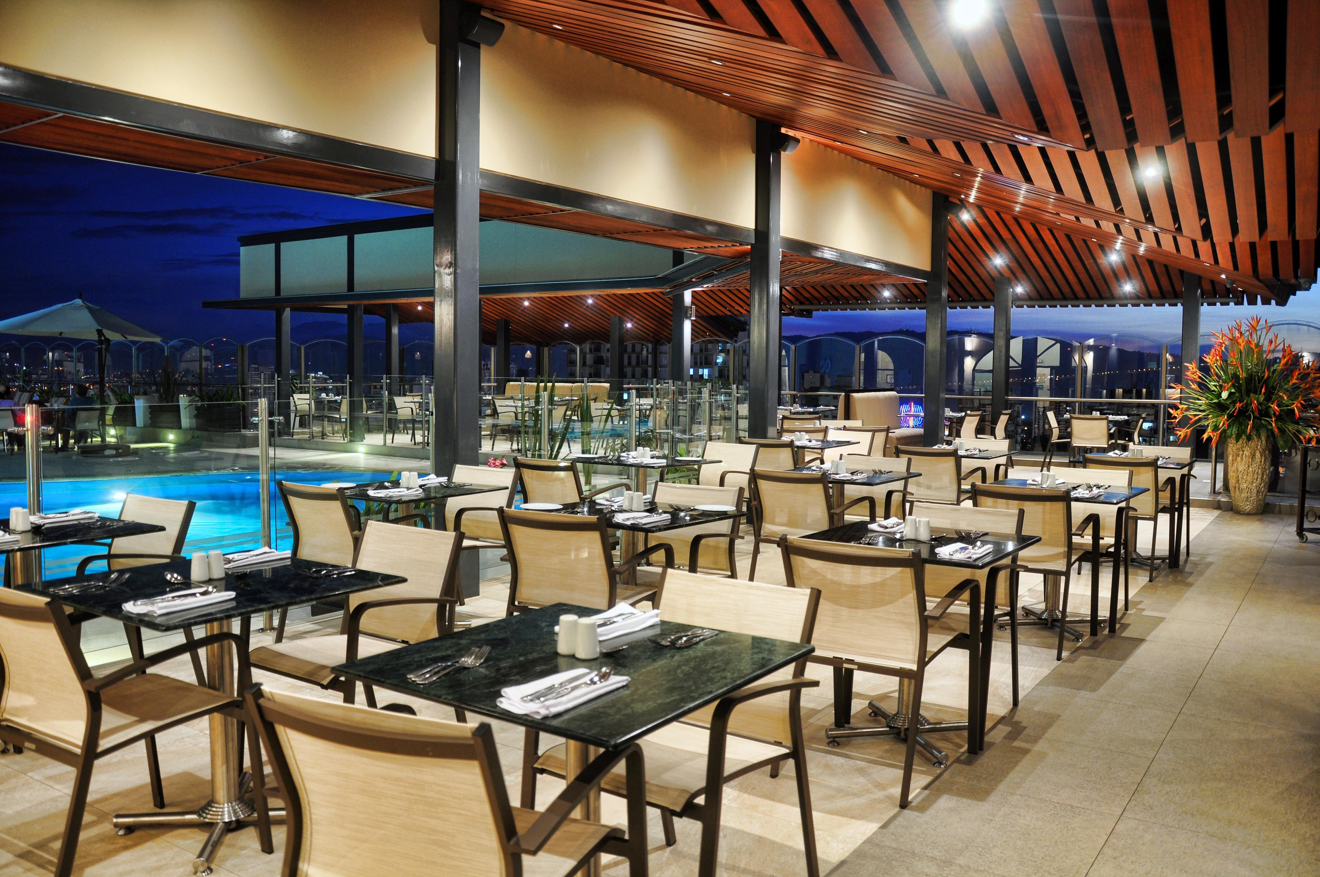 Hotel Dann Carlton Bucaramanga Bagian luar foto The Pool Bar
