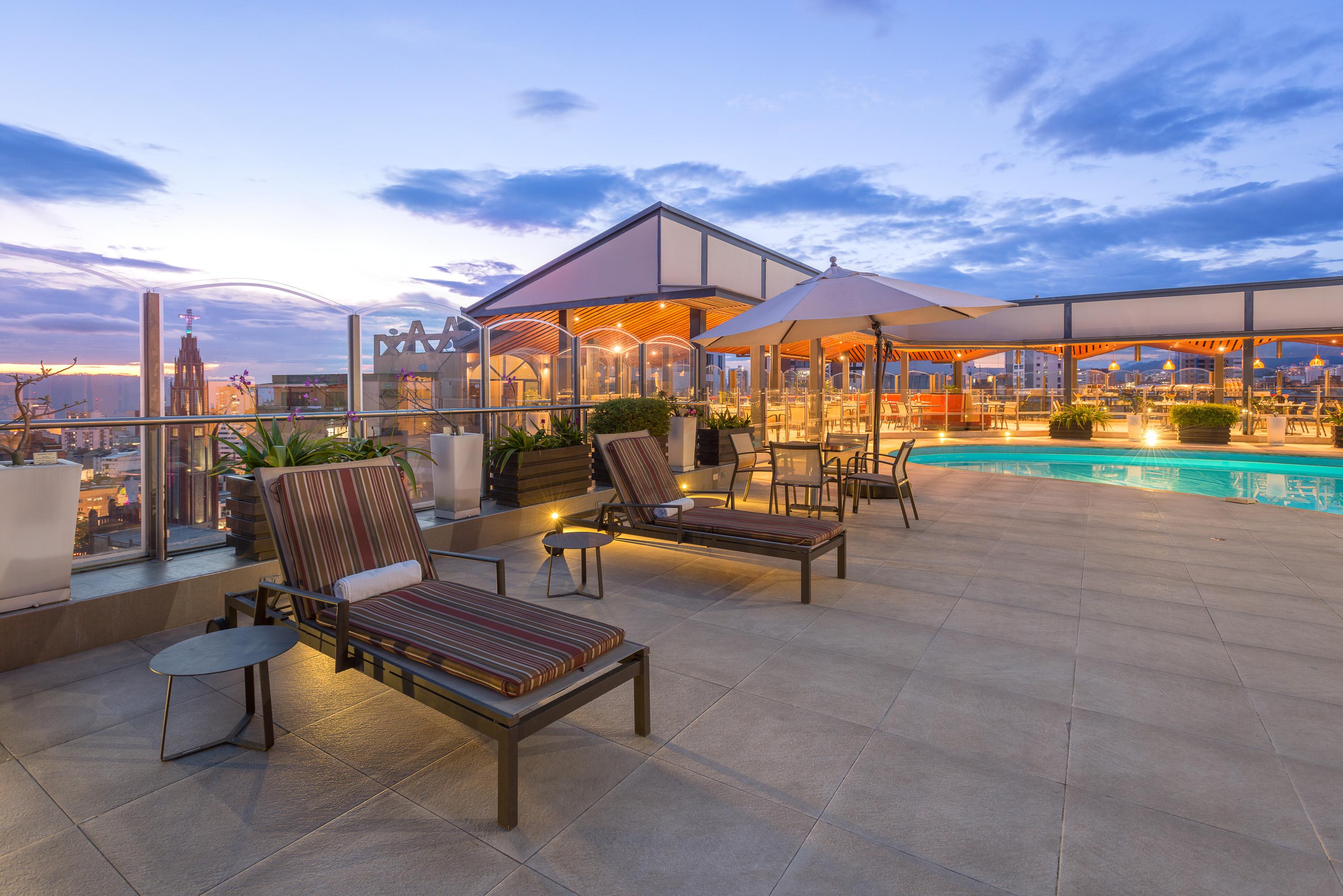 Hotel Dann Carlton Bucaramanga Bagian luar foto Rooftop pool at the Four Seasons Hotel, Bogotá