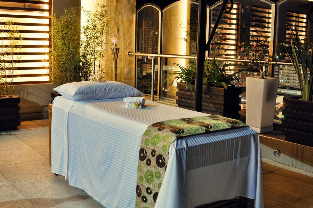 Hotel Dann Carlton Bucaramanga Bagian luar foto Massage table