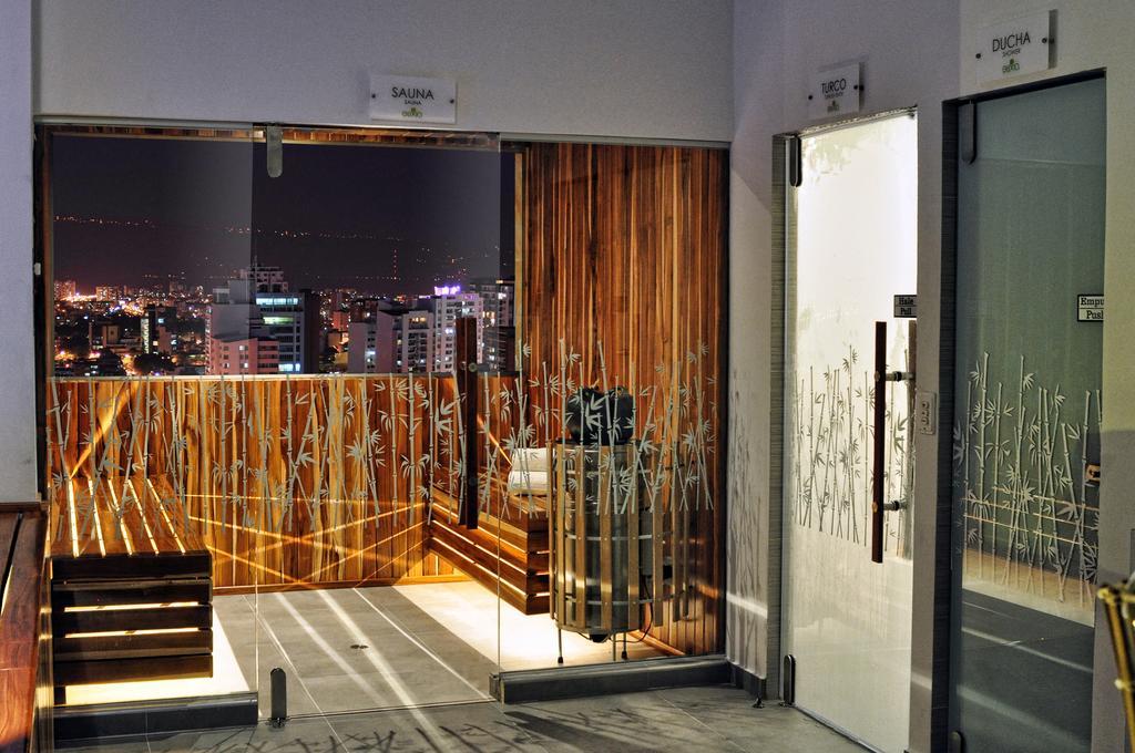 Hotel Dann Carlton Bucaramanga Bagian luar foto A sliding door