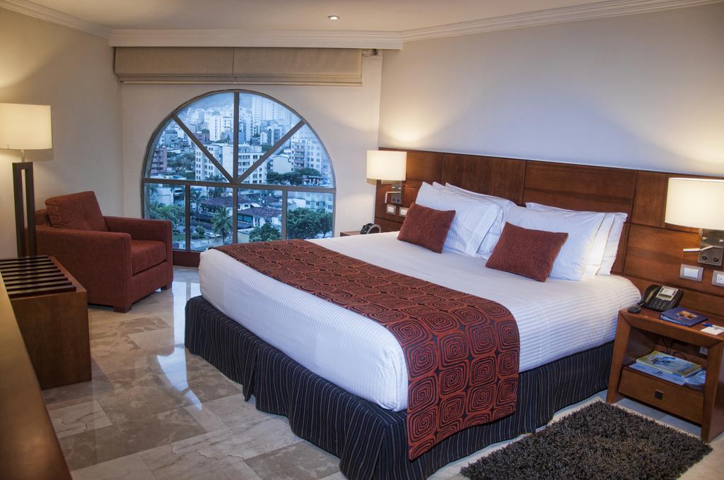 Hotel Dann Carlton Bucaramanga Bagian luar foto A bedroom at the hotel